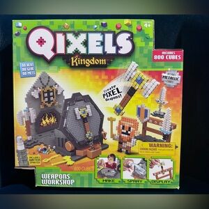 Qixels Kingdom Weapons Workshop 800 Cubes, New Sealed Building Set No Heat